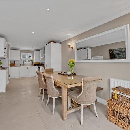 Stylish 3 Bedroom Townhouse For 5 Guests, Set In The Medieval Grid With Off Street Parking Bury St. Edmunds Экстерьер фото