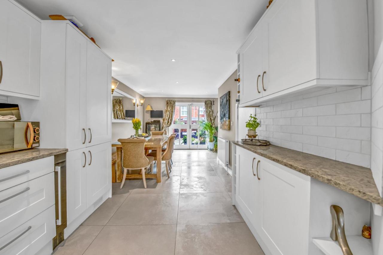 Stylish 3 Bedroom Townhouse For 5 Guests, Set In The Medieval Grid With Off Street Parking Bury St. Edmunds Экстерьер фото