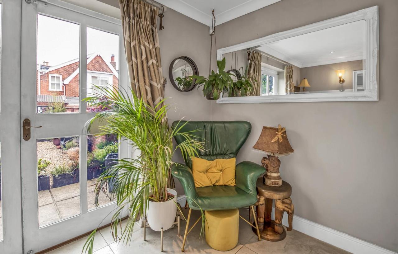 Stylish 3 Bedroom Townhouse For 5 Guests, Set In The Medieval Grid With Off Street Parking Bury St. Edmunds Экстерьер фото