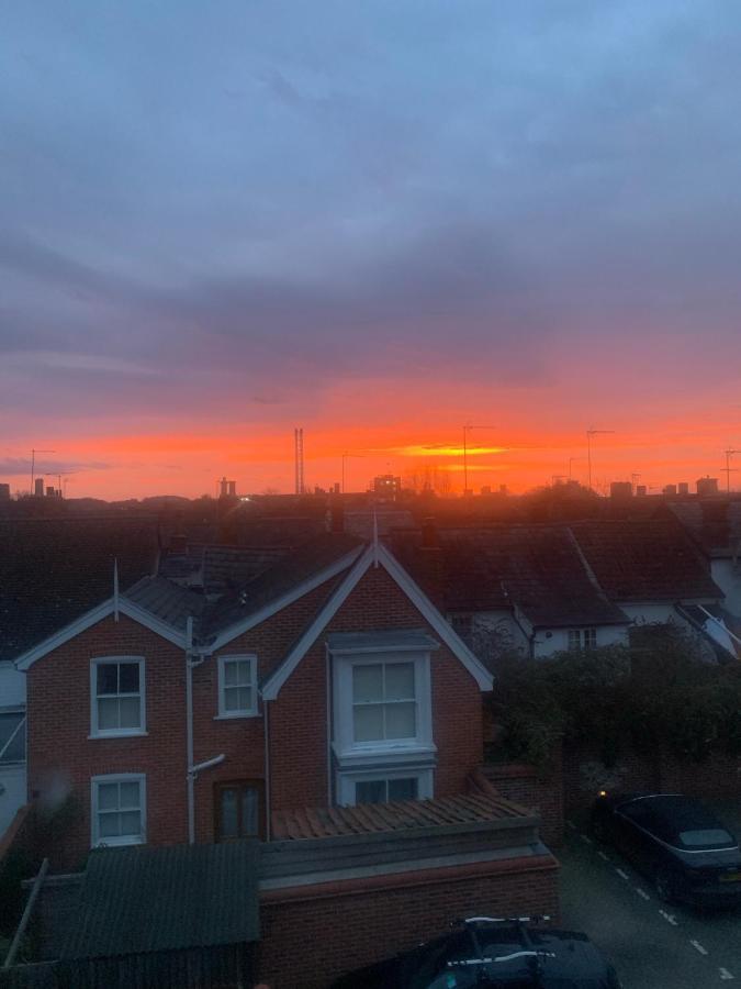 Stylish 3 Bedroom Townhouse For 5 Guests, Set In The Medieval Grid With Off Street Parking Bury St. Edmunds Экстерьер фото