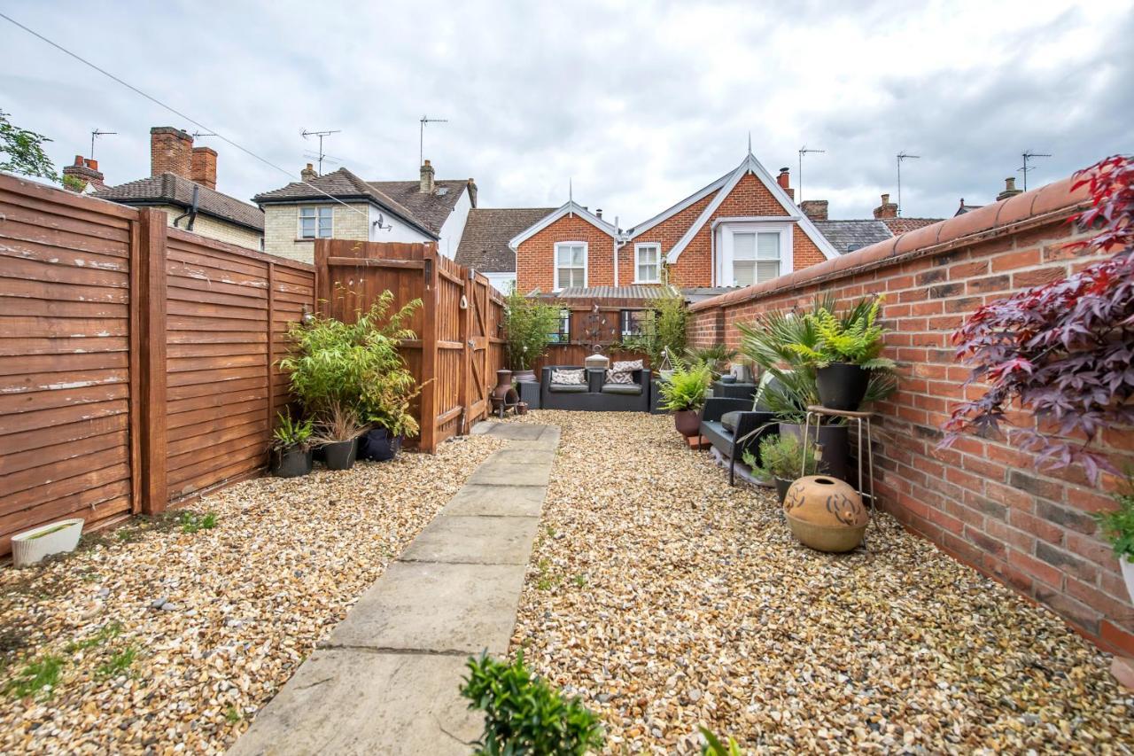 Stylish 3 Bedroom Townhouse For 5 Guests, Set In The Medieval Grid With Off Street Parking Bury St. Edmunds Экстерьер фото