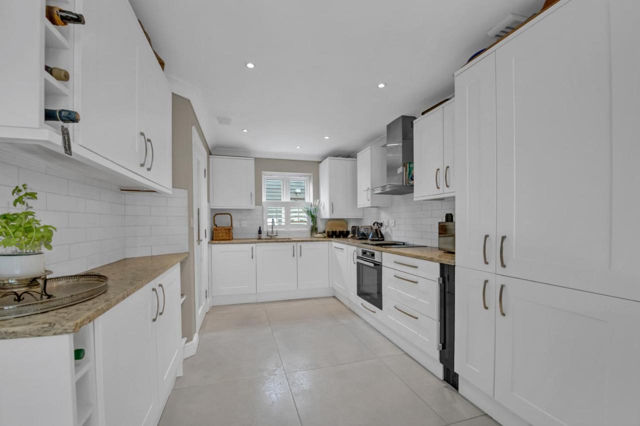 Stylish 3 Bedroom Townhouse For 5 Guests, Set In The Medieval Grid With Off Street Parking Bury St. Edmunds Экстерьер фото
